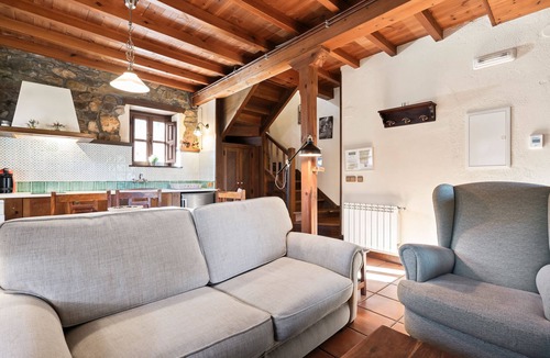 Quiros House | Country House 'La Matuca' with Mountain View, Shared Terrace and Wi-Fi