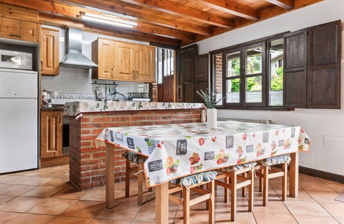 Cueli House | Country House 'La Nozal' with Mountain View, Private Pool and Wi-Fi