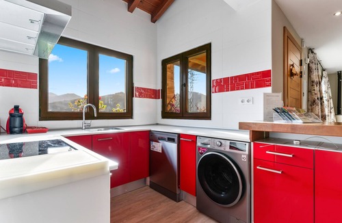 Soto de Cangas House | Country House 'La Tachuela' with Mountain View, Private Garden and Wi-Fi