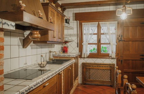 Uruena House | Country House 'Los Beatos' with Shared Terrace, Private Garden and Wi-Fi