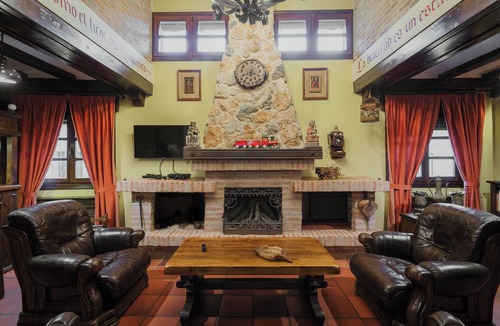 Uruena House | Country House 'Los Beatos' with Shared Terrace, Private Garden and Wi-Fi