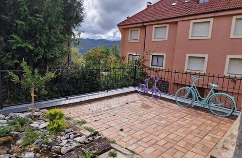 Riano House | Country House 'Los Kukos' with Lake View, Shared Terrace and Wi-Fi