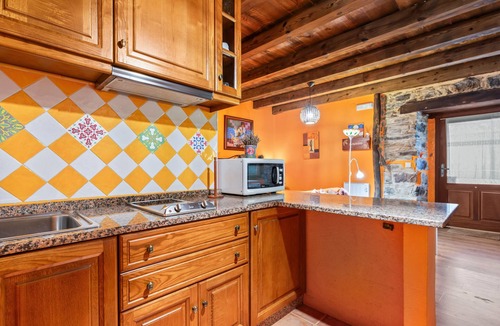 Vilaframil House | Country House 'Loureiro' with Mountain Views, Shared Terrace and Wi-Fi