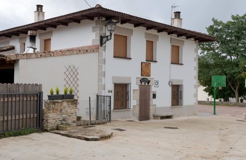 Amescoa Baja House | Country House 'Murgui' with Mountain View, Private Garden and Wi-Fi