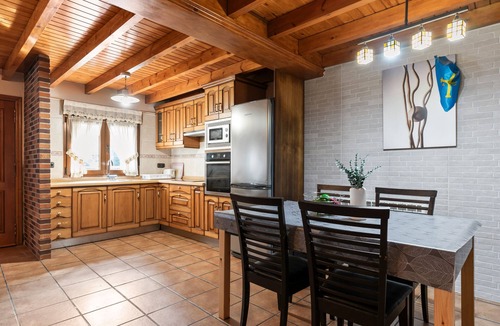 Soto de las Duenas House | Country House 'Nuberu' with Mountain View, Wi-Fi and Air Conditioning