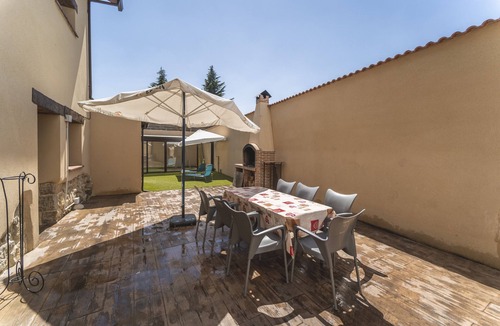 Amusco House | Country House 'Nueve Villas' with Private Garden and Wi-Fi