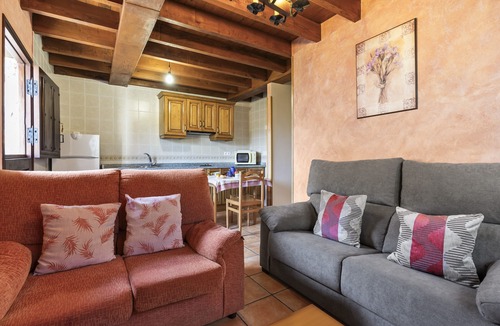 Llenin House | Country House 'Orandi' with Mountain View, Shared Garden and Wi-Fi