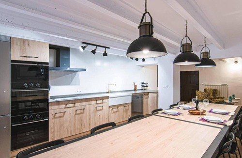 Rincon de Soto House | Country House 'Paisajes Del Ebro' with Private Terrace and Wi-Fi