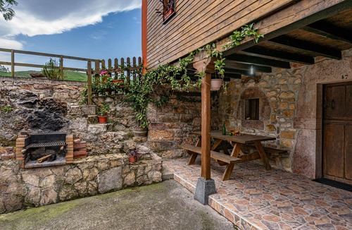 Santianes de Ola House | Country House 'Ricao' with Mountain View, Private Terrace and Wi-Fi