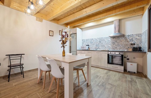 Ejulve House | Country House 'Sierra De Majalinos' with Mountain View, Wi-Fi and Air Conditioning