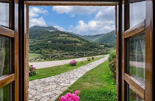 Barzana House | Country House 'Socastillo B' with Mountain View and Private Garden