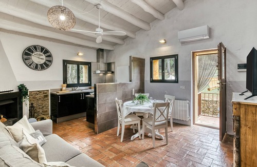 Madremanya House | Country House 'Tarres L'olivera Madremanya' with Mountain View, Wi-Fi and Air Conditioning