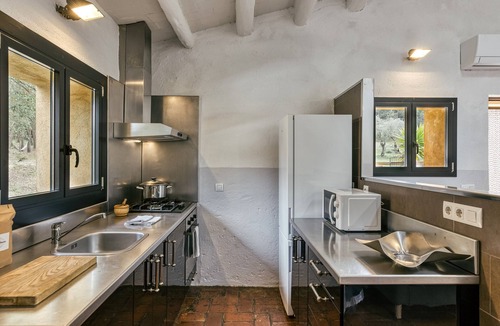 Madremanya House | Country House 'Tarres L'olivera Madremanya' with Mountain View, Wi-Fi and Air Conditioning