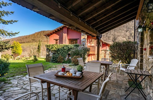 Quiros House | Country House 'Valle De Bueida Viscárcel' with Mountain View, Private Garden and Wi-Fi