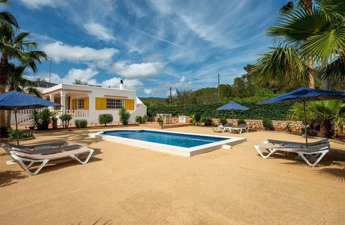 Sant Carles de Peralta Villa | Country House 'Villa Can Andreuet De Baix' with Mountain View, Wi-Fi and Air Conditioning