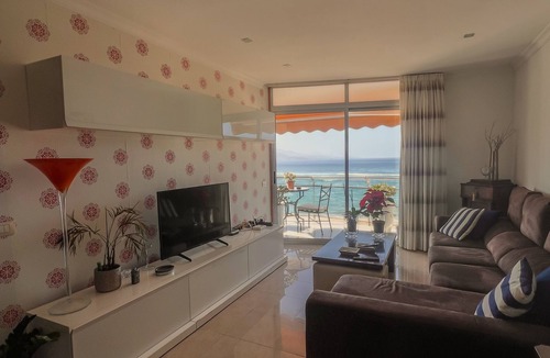 Las Palmas de Gran Canaria Apartment | Cozy Seafront Apartment in Las Canteras with Ocean Views