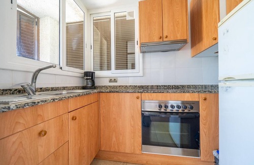 Torredembarra Apartment | Cozy 3-BR Apartment Near Beach with Pool View, Terrace & Wifi in Torredembarra