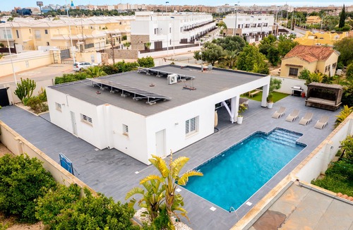Torrevieja Villa | COZY AND SUNNY DETACHED WITH PRIVATE POOL.
