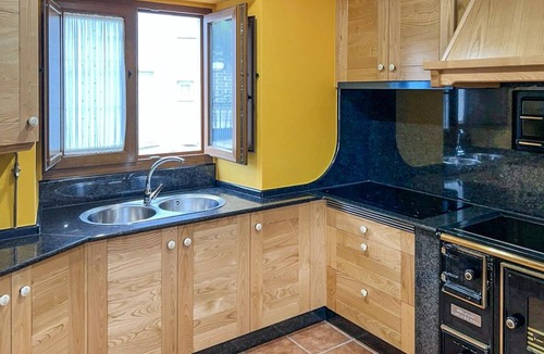 Porto de Espasante Apartment | Cozy apartment in O Porto de Espasante