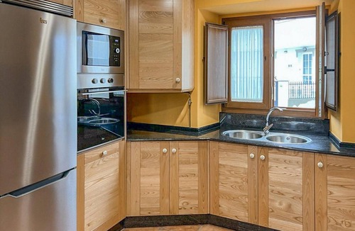 Porto de Espasante Apartment | Cozy apartment in O Porto de Espasante
