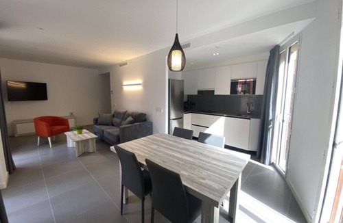 Castello d'Empuries Apartment | Cozy apartment with air conditioning and Wi-Fi in Castelló d'Empúries