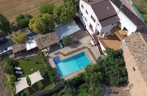 Graus Apartment | Cozy Apartment in Torres del Obispo with Pool