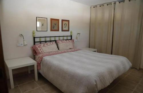Graus Apartment | Cozy Apartment in Torres del Obispo with Pool