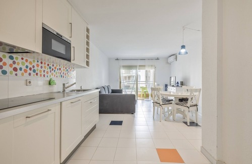 El Mas Mel Apartment | Cozy Apartment in Calafell with Terrace, Garage Included, and Pets Welcome