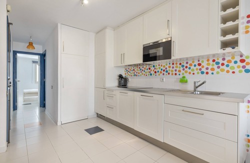 El Mas Mel Apartment | Cozy Apartment in Calafell with Terrace, Garage Included, and Pets Welcome