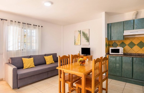Las Playitas Apartment | Cozy Apartment "Las Playitas" near the Beach with Wi-Fi & Terrace