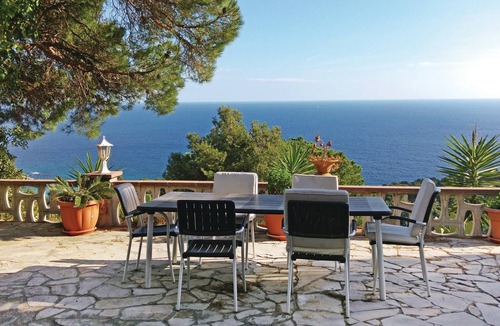 Blanes House | Cozy home in Blanes with house sea view