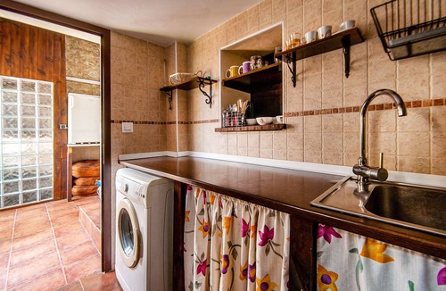 Las Nogueras House | Cozy House for 3 with Patio in La Matea