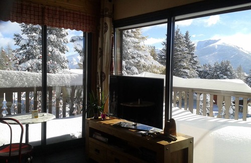 Font-Romeu-Odeillo-Via Ski Chalet | Cozy Mountain Chalet Top Floor – Wellness Escape in Font-Romeu