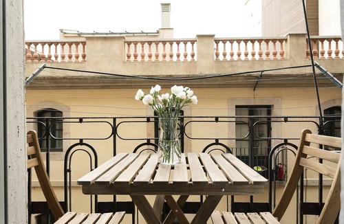 Barceloneta Apartment | Cozy Seaside Getaway in Barceloneta – Steps from the Beach!