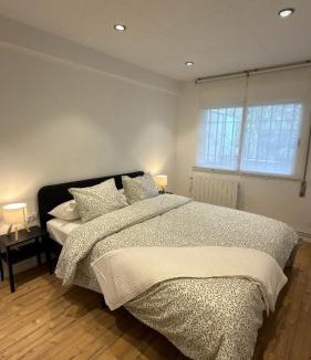 Castelldefels Apartment | Cozy three-bedroom apartment by the beach