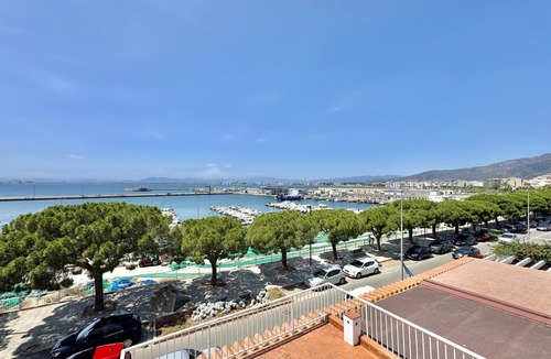 Roses Town Center Villa | CPO. Wonderful views of Roses Bay, 500 m from the beach