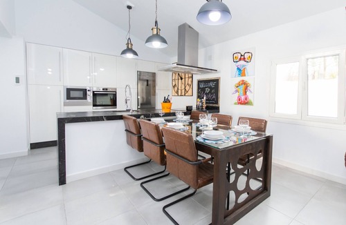 Churriana Villa | Cubo's Cozy & Modern Sol de Malaga/Private pool/Free Wifi