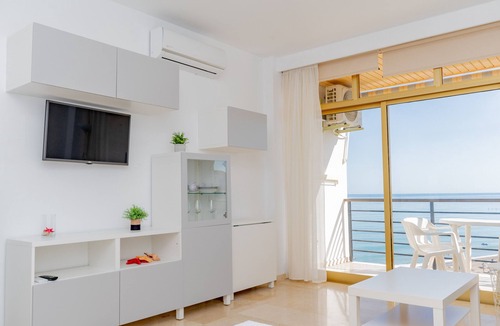 Torremolinos Apartment | Cubo's Estudio Santa Clara 1345/views/air conditioning