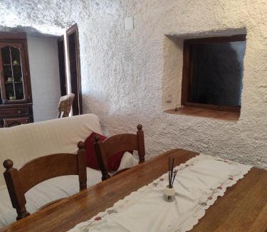 Estacion de Chinchilla Apartment | Cueva del castillo de Chinchilla