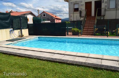 San Vicente de la Barquera Apartment | Dúplex Amaita - parking y piscina comunitaria