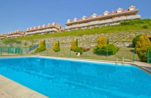 San Vicente de la Barquera Apartment | Dúplex ANANDA, vistas impresionantes con parking y piscina comunitaria