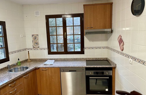 Montes de Valdueza Cottage | daffodil house