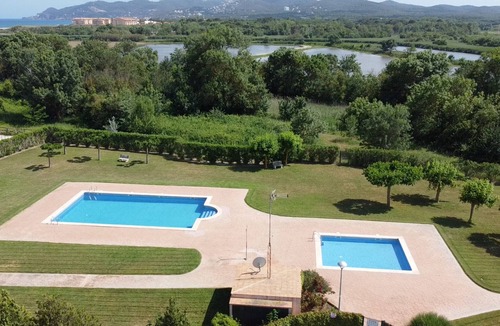 Mas Pinell Ski Chalet | Daró 3DB 115 - A/C, pool and 300m from the beach
