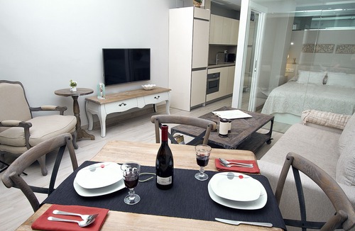 Torremolinos Apartment | DELUXE APARTMENT- BEACHFRONT, SWIMMING POOL, A/A, FREE WIFI AND PARKING