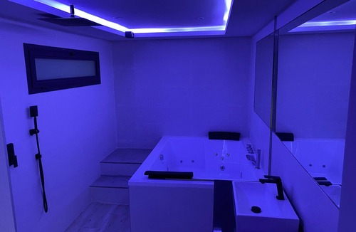 Linares Apartment | Deluxe Silver