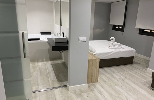 Linares Apartment | Deluxe Silver