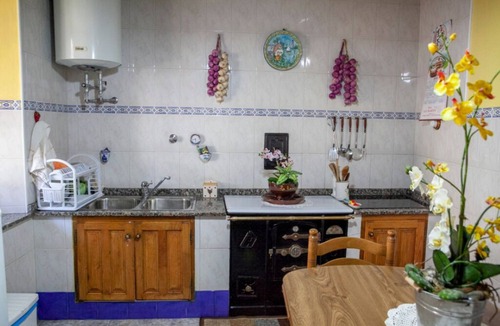 Laviana House | Descubre la Tranquilidad en La Aldea: Tu Refugio con Vistas a la Montaña