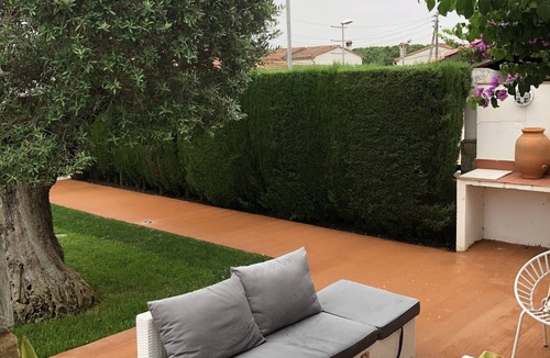 L'Escala House | Detached house with private garden and swimming pool; air conditioning wifi internet