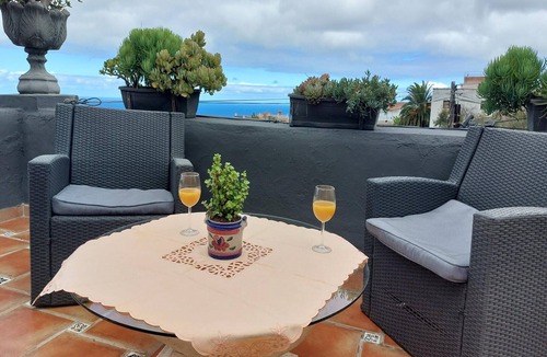 El Guincho Cottage | Detached Terrace Cottage for Adults Only