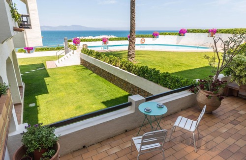 L'Escala Apartment | Diana: Apartment with communal pool, garden and sea views